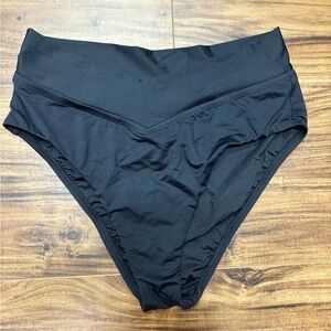 La Blanca black high-waisted v-front slimming bikini bottom, size 6